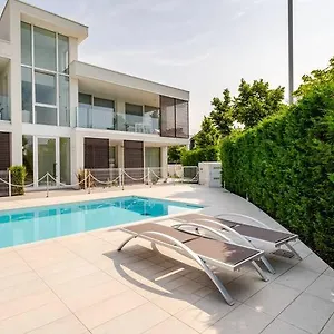  Apartment Luma With Pool