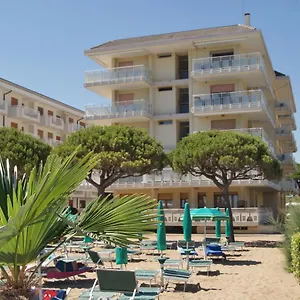  Apartment Diplomatic-residence Fronte Mare-piazza Torino-lido Di